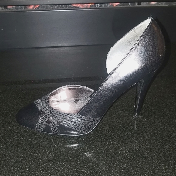 Charles Heels with Accents - Picture 1 of 4
